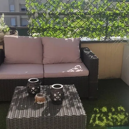 Апартаменты Chaleureux Le Petit Dejeuner Compris *
